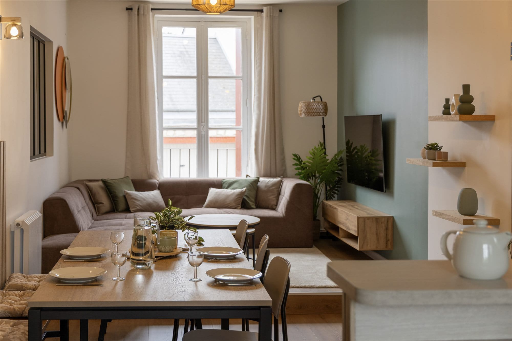 Soggiorno con zona pranzo di Maison L'Escale